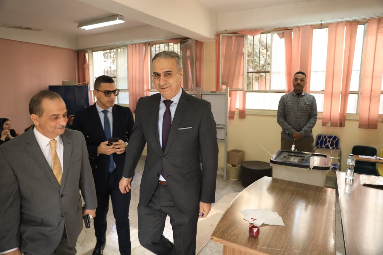 بالصور.. رئيس “حماية المستهلك” يُدلي بصوته في الانتخابات الرئاسية