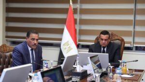 وزير التنمية يجتمع مع محافظ مطروح لمتابعة الموقف التنفيذي للمشروعات الجارية على أرض المحافظة