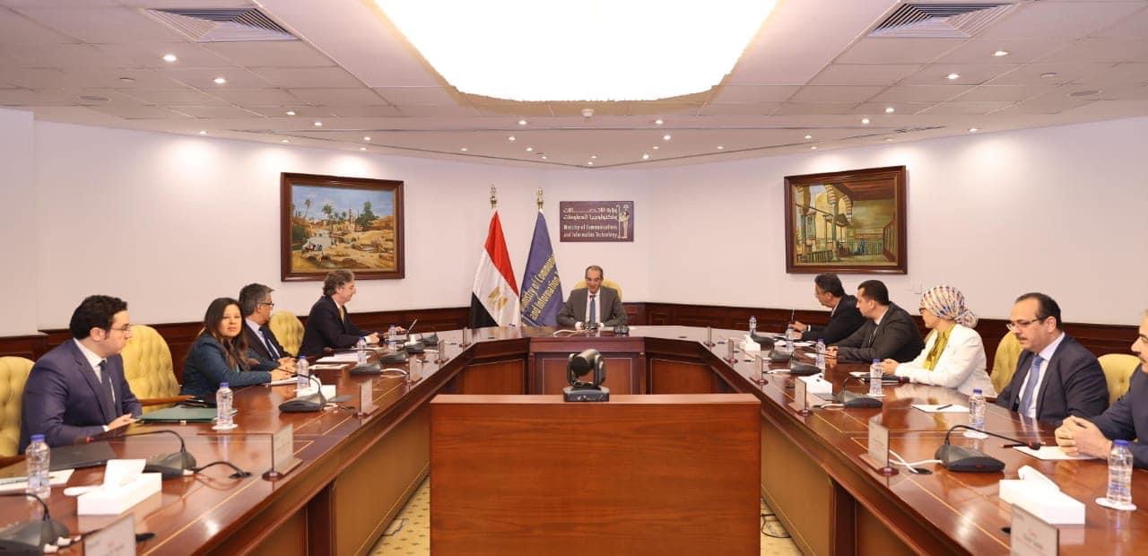وزير الاتصالات يبحث مع الممثل المقيم لبرنامج الأمم المتحدة الإنمائى فى مصر مشروعات التعاون المشترك لتحقيق التنمية المستدامة