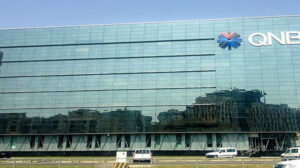 بنك قطر الوطني: اقتصاد العالم حقق نموًا أفضل من المتوقع في 2023