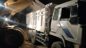 رفع ١٠٨٠ طن مخلفات بكفر غطاطي أسفل الدائري في الجيزة