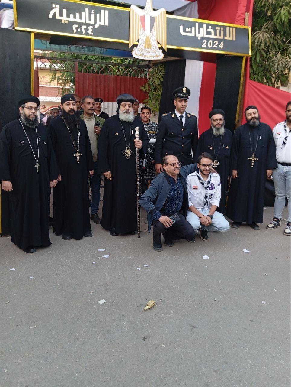 حضور لافت لرجال الدين المسيحي للادلاء باصواتهم في الانتخابات الرئاسية بمدرسة محمد فريد بحدائق القبة