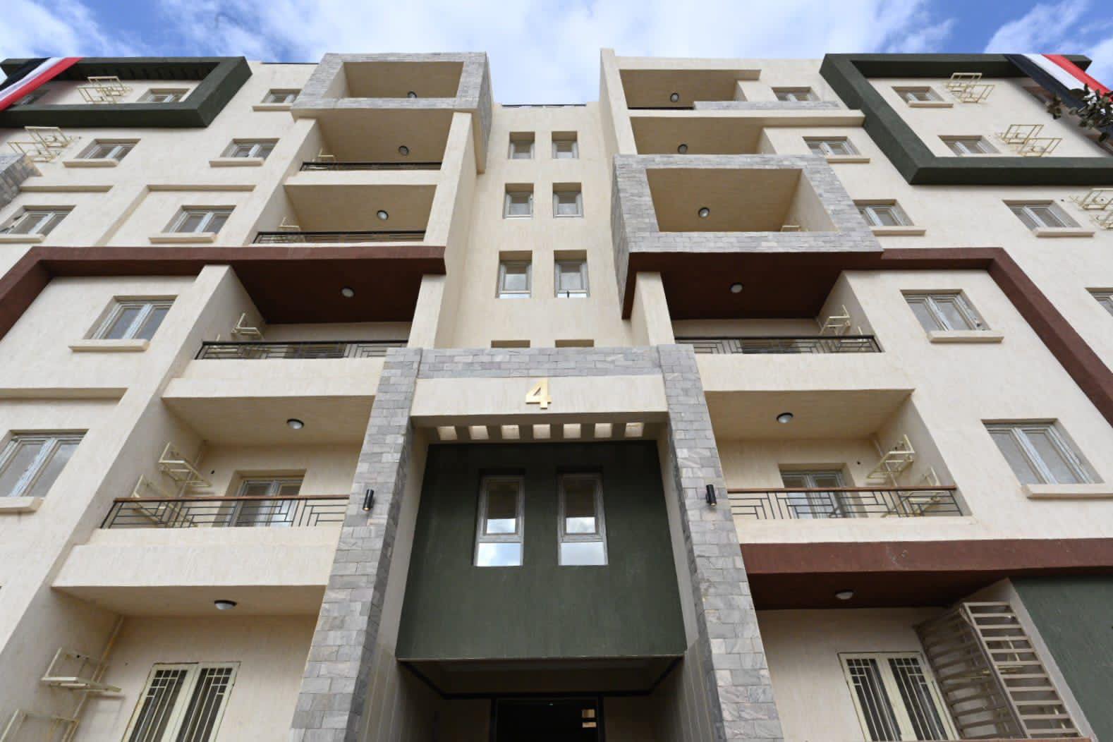 وزير الإسكان يتفقد وحدات المبادرة الرئاسية “سكن بكل المصريين – محور متوسطى الدخل” بأسوان الجديدة