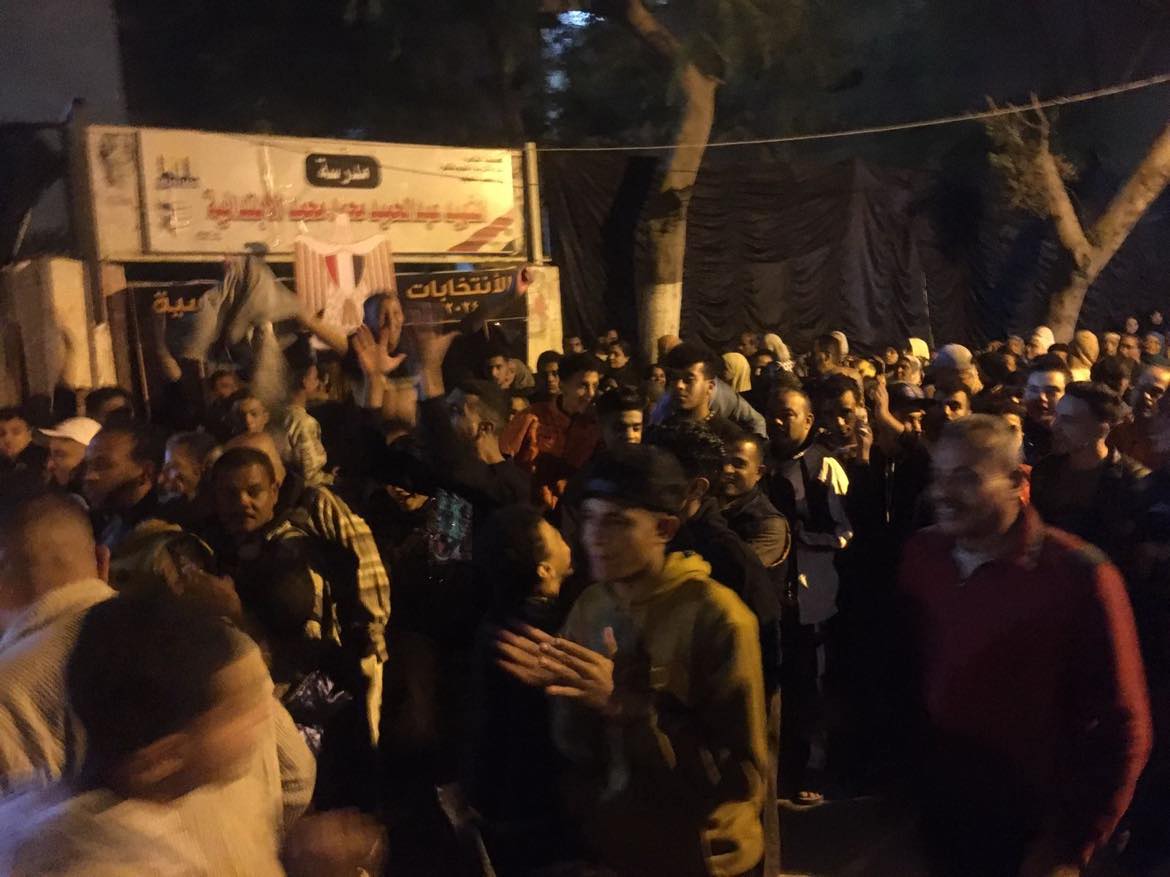 مد التصويت في عدد كبير من اللجان الانتخابية بالقاهرة نظرا لكثافة الناخبين (صور)