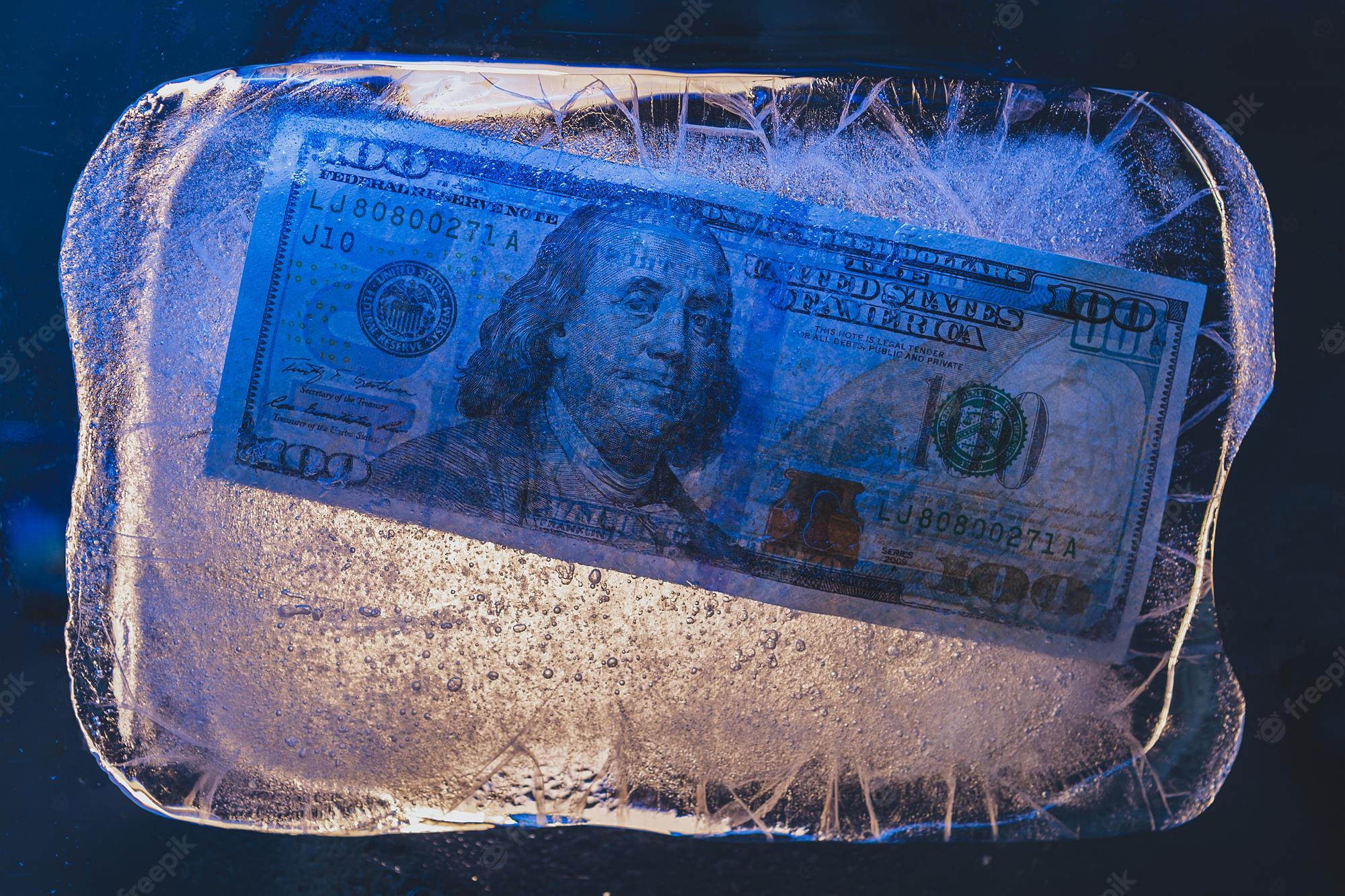 “الدولارات المجمّدة” تنشر القلق في “السوق السوداء”.. فما حكايتها؟