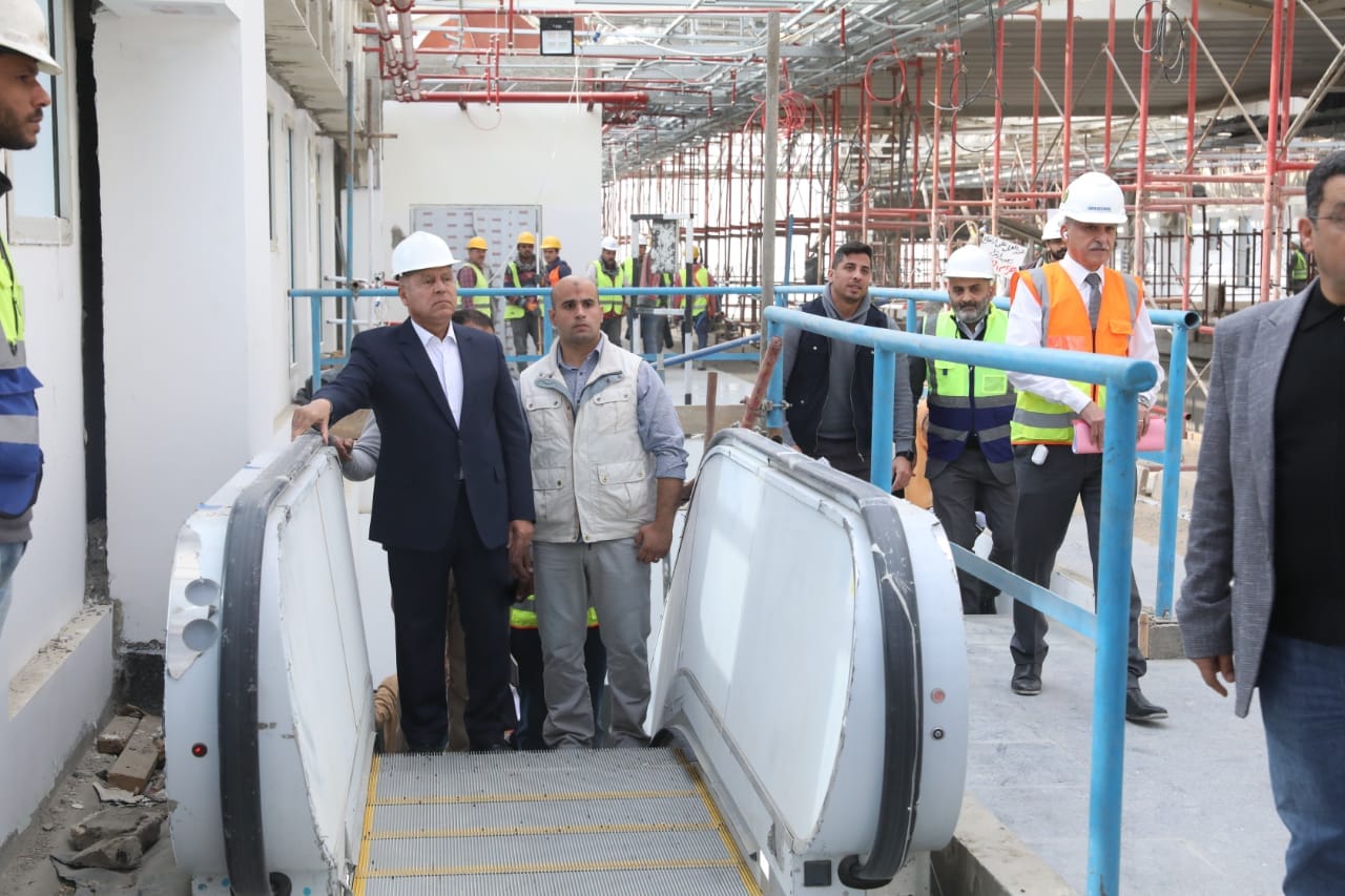 وزير النقل يتفقد مواقع العمل بمشرعي مونوريل شرق وغرب النيل