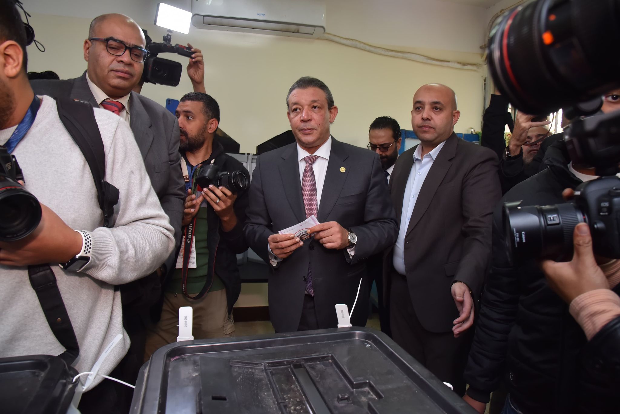 المرشح الرئاسي حازم عمر يدلي بصوته في الانتخابات الرئاسية