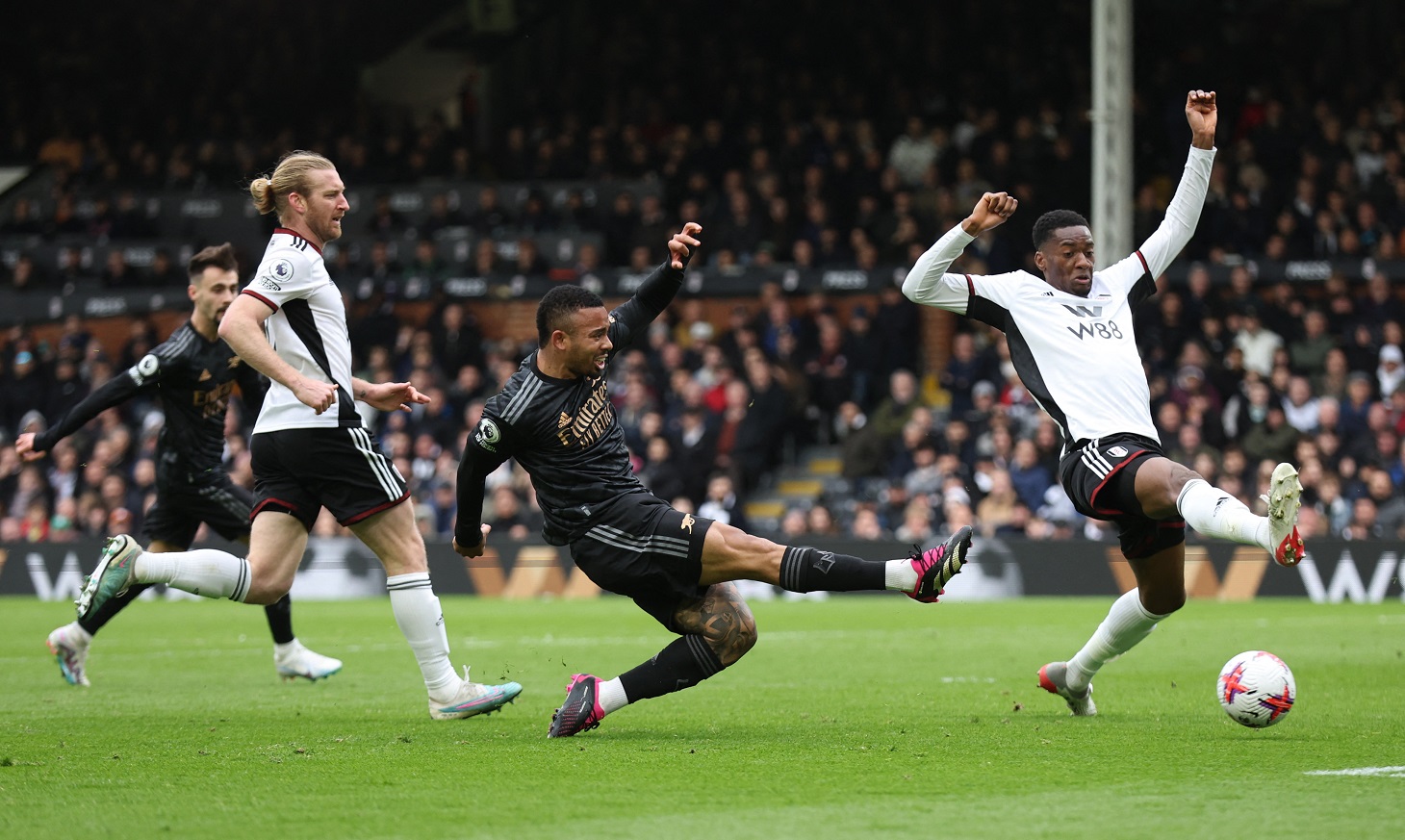 أرسنال يسعى لتعويض خسارته أمام وست هام بمواجهة فولهام