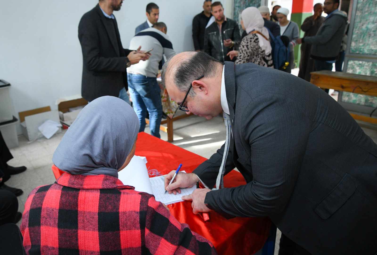 رئيس الهيئة العامة للرقابة المالية يدلى بصوته فى الانتخابات الرئاسية