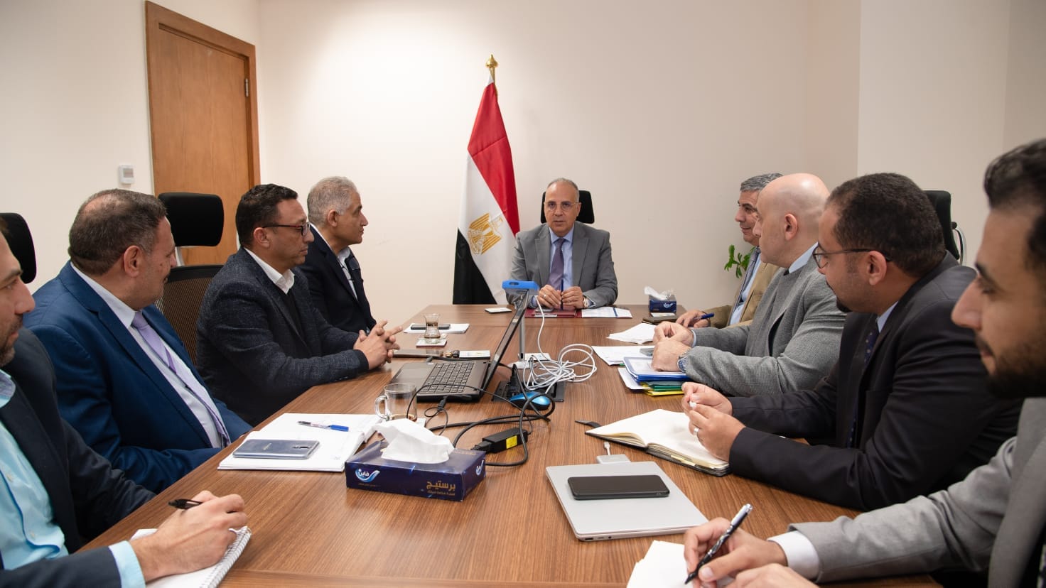وزير الري يتابع إجراءات الاستعداد للموسم الصيفي القادم وتطوير منظومة صيانة الترع والمنشآت المائية