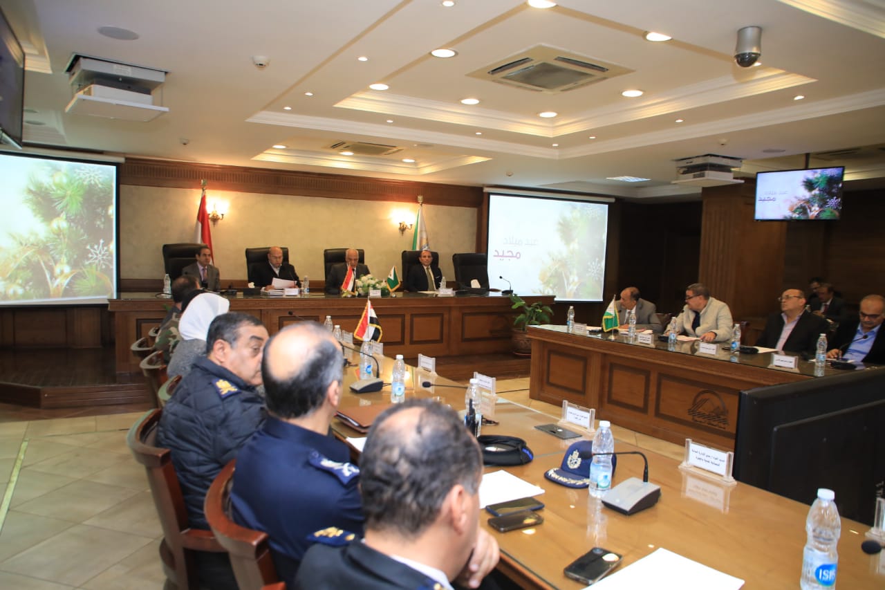 محافظ الجيزة يتابع موقف المشروعات الجارية بالمحافظة ونسب التنفيذ