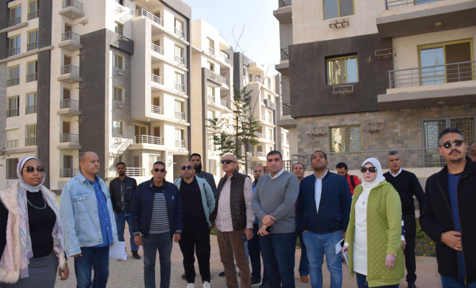 مسئولو الإسكان في جولة تفقدية بمدينة الشيخ زايد لمتابعة المشروعات الجارية