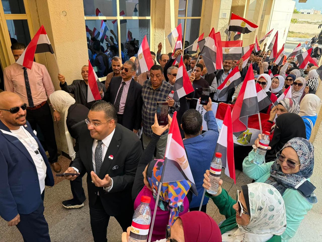 انتخابات الرئاسة.. المصريون بالخارج يعزفون سيمفونية في حب الوطن