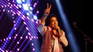 محمد منير يجتمع مع مسار إجباري وعفروتو في حفل رأس السنة