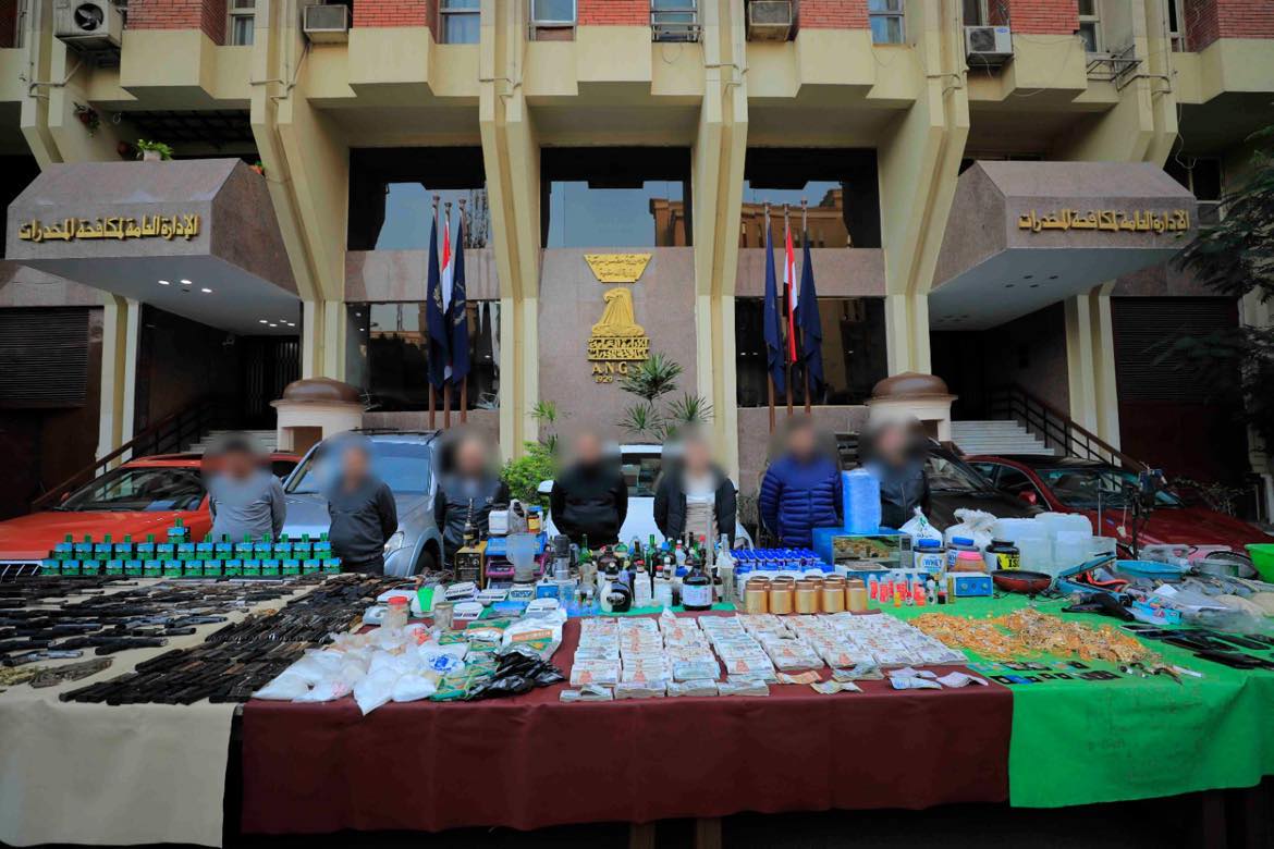 القبض على تشكيل عصابى بحوزته مخدرات ثمنها 122 مليون جنية بالقاهرة والجيزة