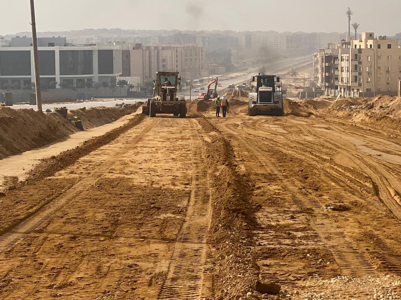 جهاز القاهرة الجديدة يزيل مخالفات بناء بعدة مناطق.. صور