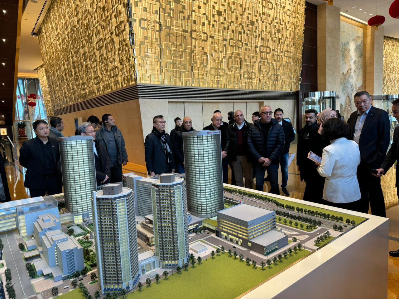 وزير الإسكان يتفقد منطقة الأعمال المركزية التابعة لمركز التجارة العالمي الصيني ببكين