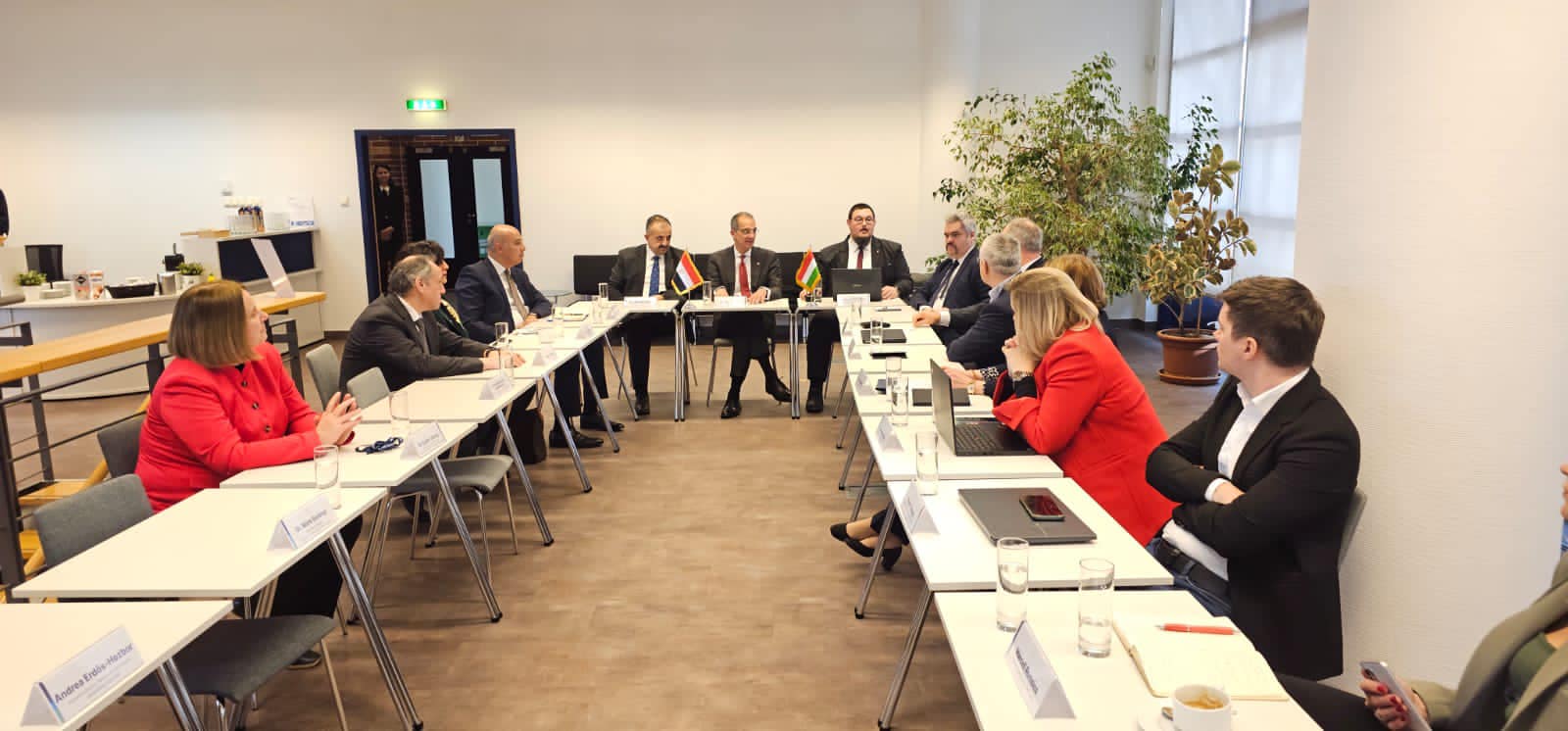 وزير الاتصالات يشارك فى ورشة عمل حول فرص التعاون المستقبلية بين مصر والمجر فى مجالات التكنولوجيا البازغة