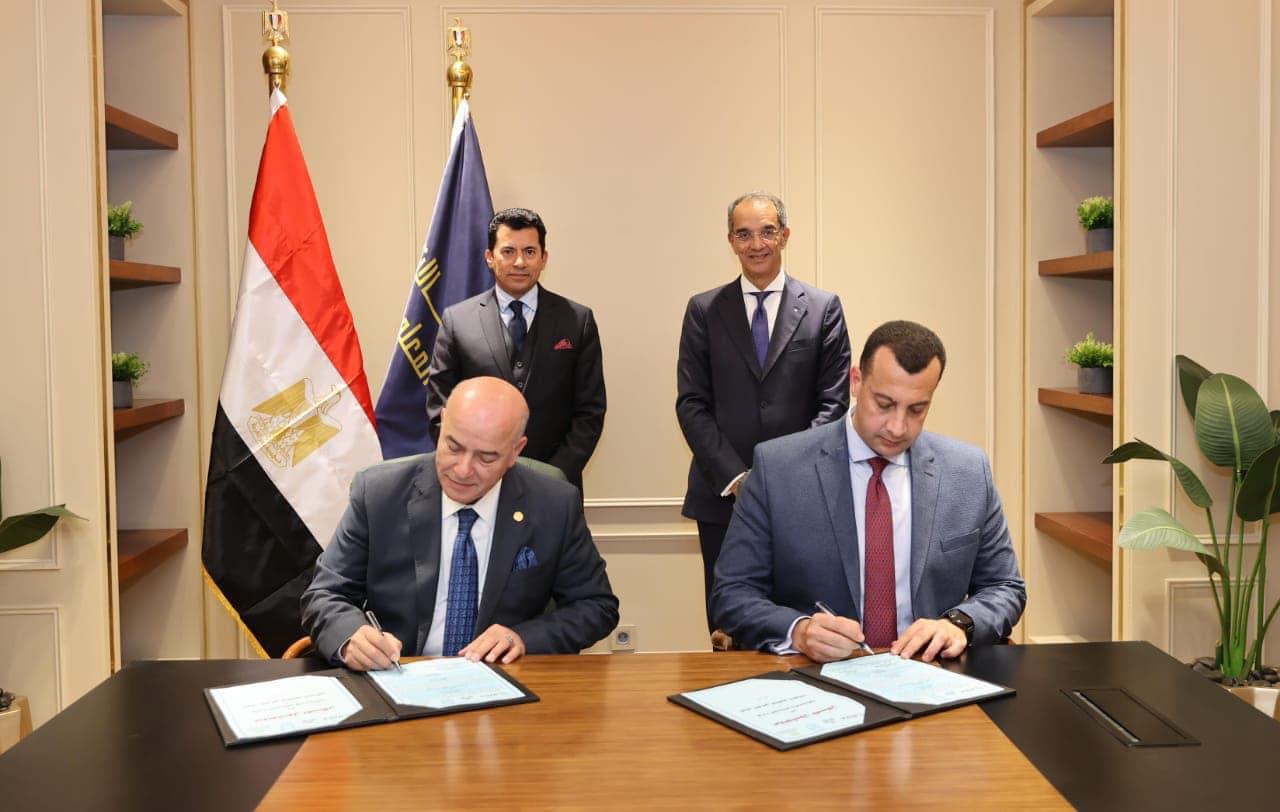 بروتوكول تعاون بين “الاتصالات” والشباب والرياضة لتطوير البنية الأساسية لشبكات الاتصالات بقرى حياة كريمة