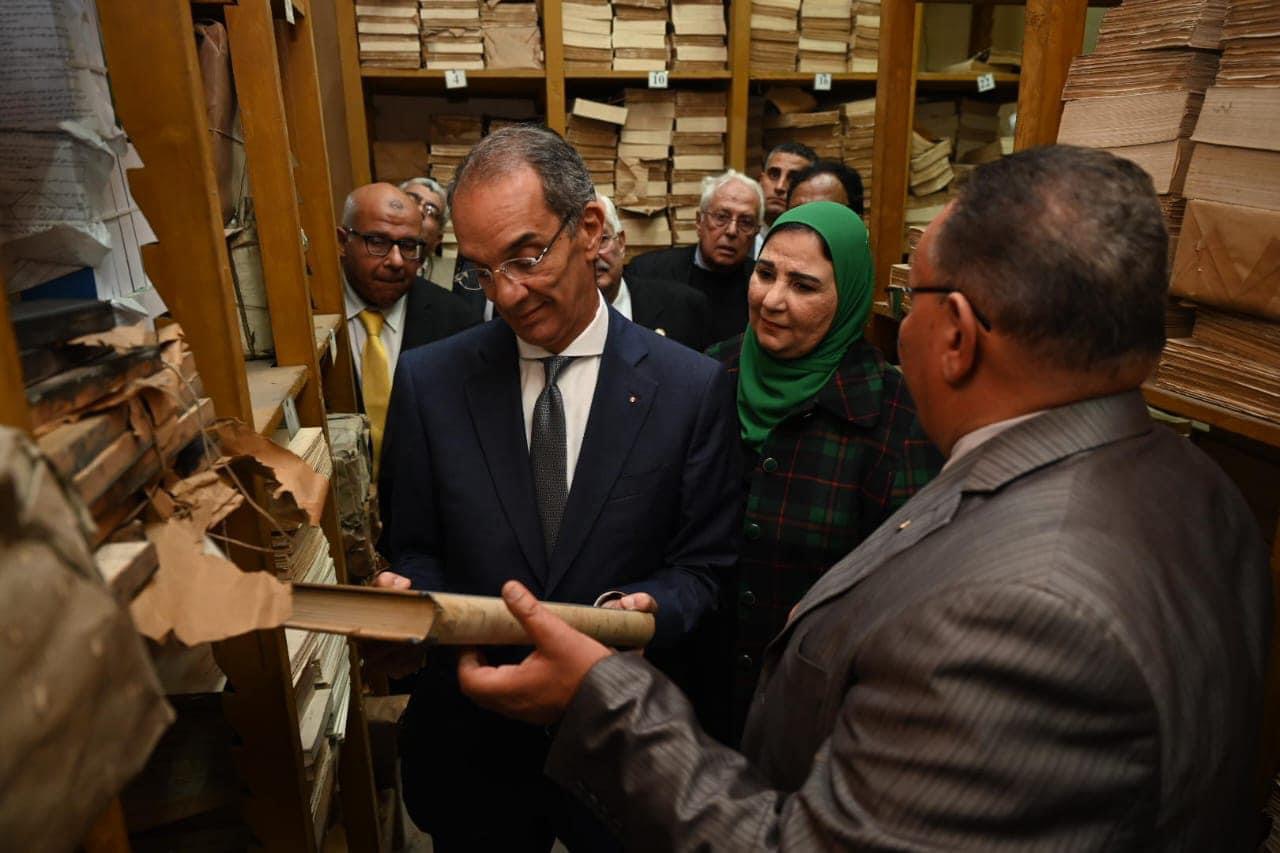 وزيرا الاتصالات والتضامن الاجتماعى يبحثان التعاون فى رقمنة مقتنيات الجمعية الجغرافية المصرية