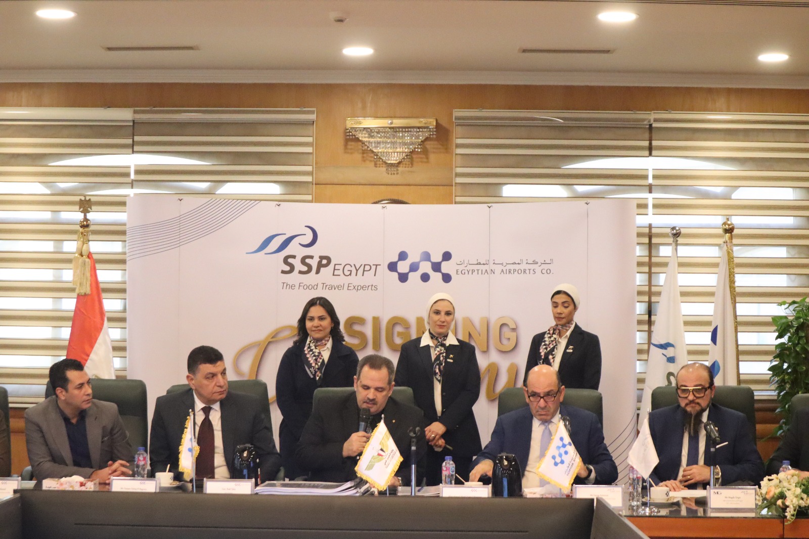 المصرية للمطارات تحتفل بتوقيع عقد ترخيص ادارة و تشغيل مطاعم و كافيتريات مبنى الركاب ( 1 ) بمطار الغردقة الدولى مع شركة SSP العالمية