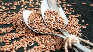 تحتوي على أوميجا 3.. فوائد تناول بذور الكتان