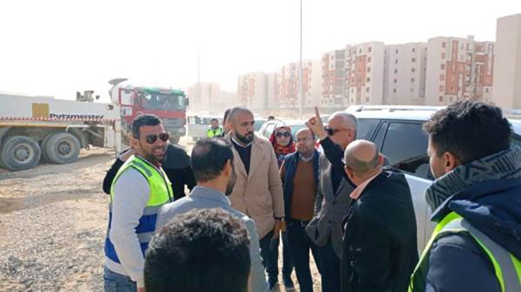 مسؤولو الإسكان