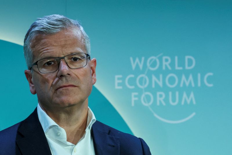 رئيس “ميرسك”: اضطراب الشحن بالبحر الأحمر قد يستمر “بضعة أشهر”