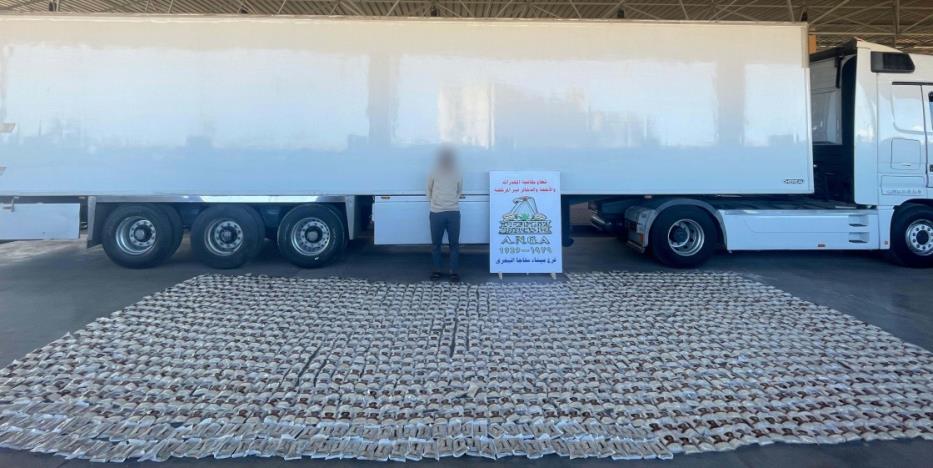 إحباط محاولة تهريب كميات من عقار الكبتاجون داخل سيارة براد بـ 93 مليون جنيه