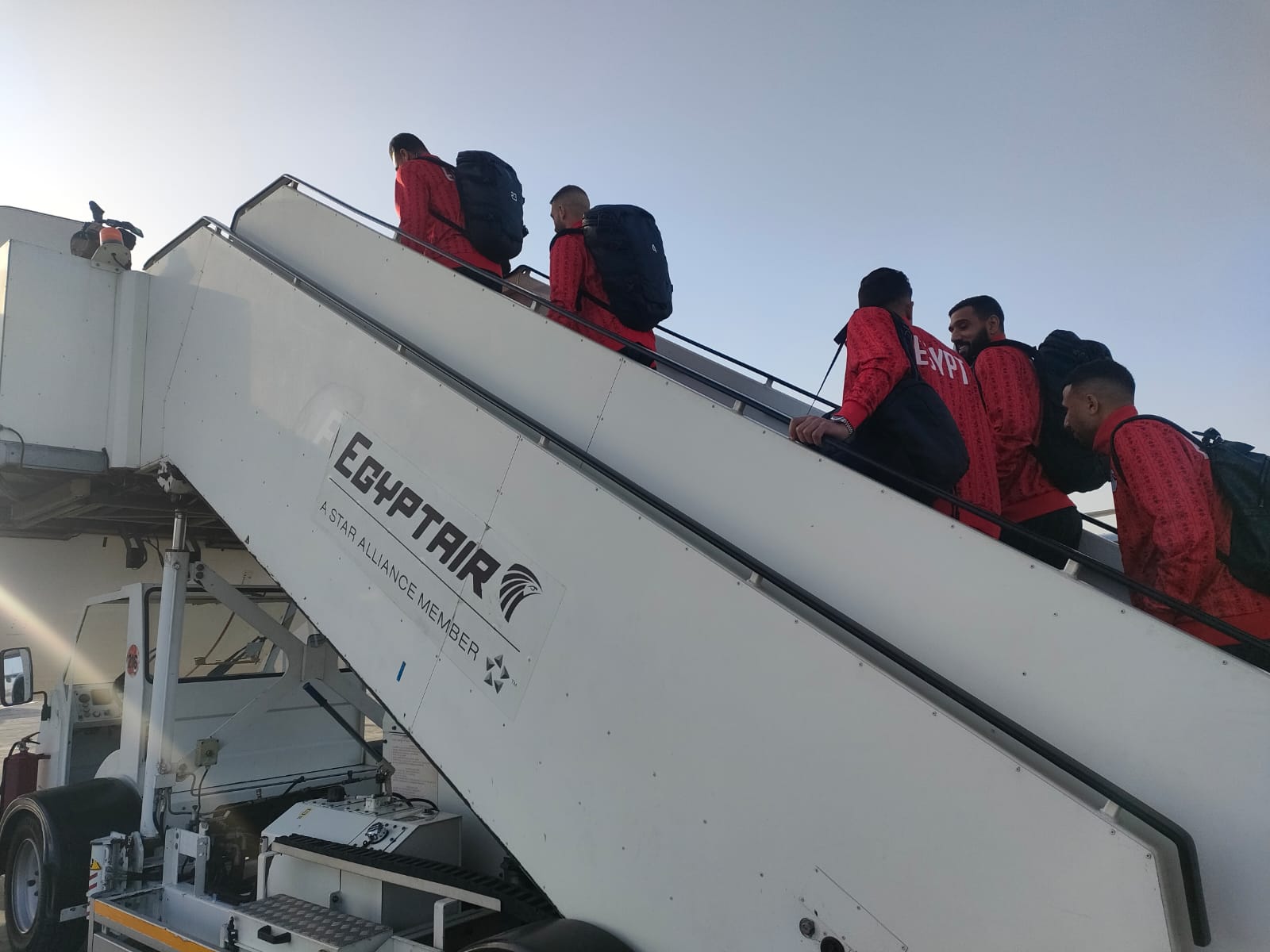 مصرللطيران الناقل الوطني تسير رحلة خاصة لنقل المنتخب الوطني إلى أبيدجان