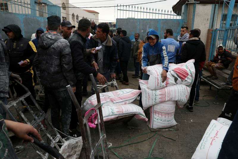 الأونروا: لن نتمكن من مساعدة غزة بعد فبراير بسبب وقف التمويل