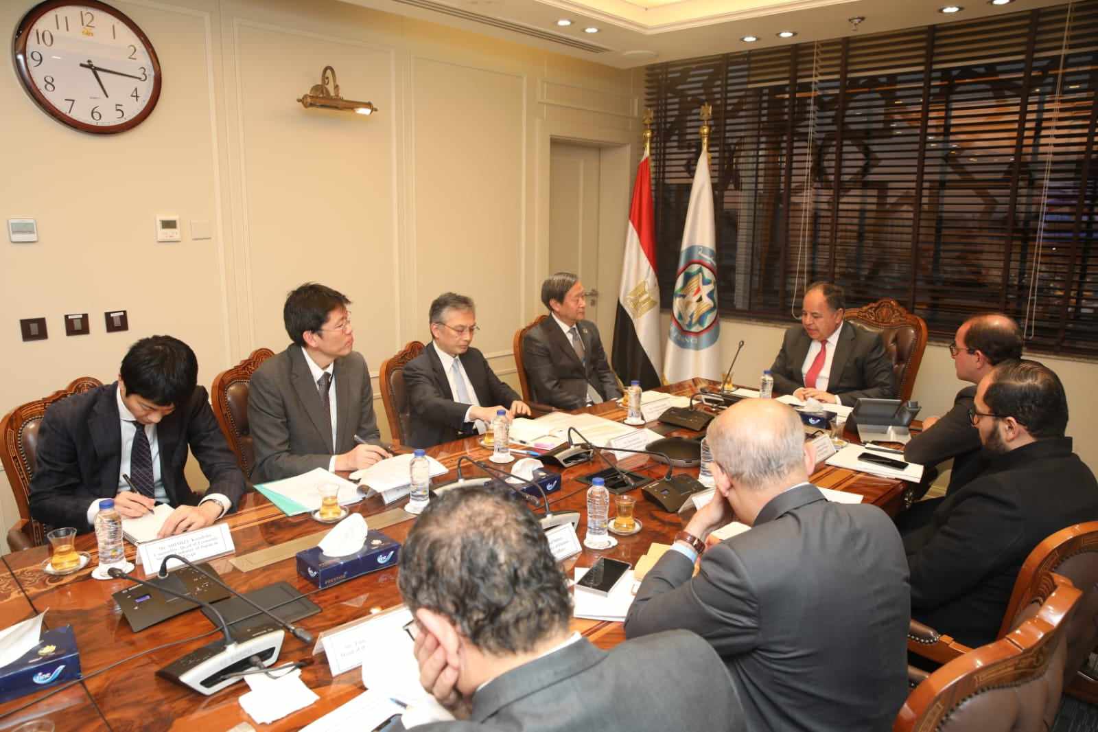وزير المالية فى لقائه مع نائب رئيس «جايكا»:  المدارس والجامعة اليابانية في مصر نموذج للدعم الياباني