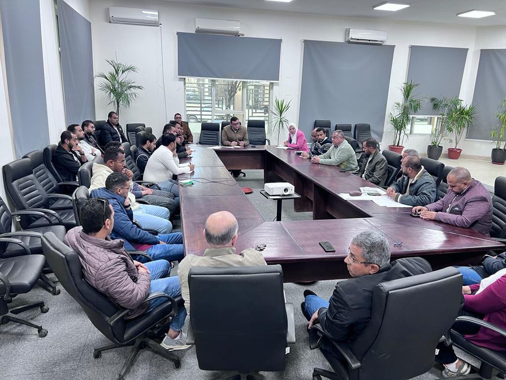 رئيس جهاز العاصمة الإدارية يلتقي ممثلي الشركات المنفذة للحدائق المركزية “النهر الأخضر ” لمتابعة مستجدات المشروع