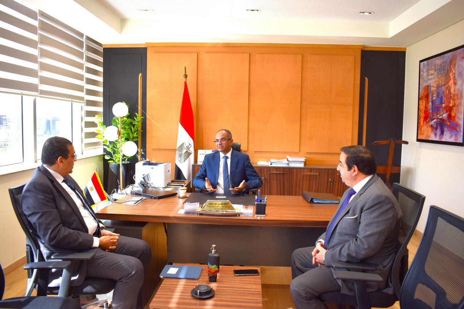 نائب وزير الإسكان يناقش مع ممثلي شركة المقاولون العرب وشركة عالمية تكنولوجيا تحسين أداء محطات المياه