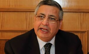 عوض تاج الدين يحذر من السجائر الإلكترونية