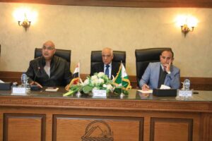 محافظ الجيزة يناقش تحويل المرافق المتعارضة مع تطوير المشروعات القومية بالأحياء