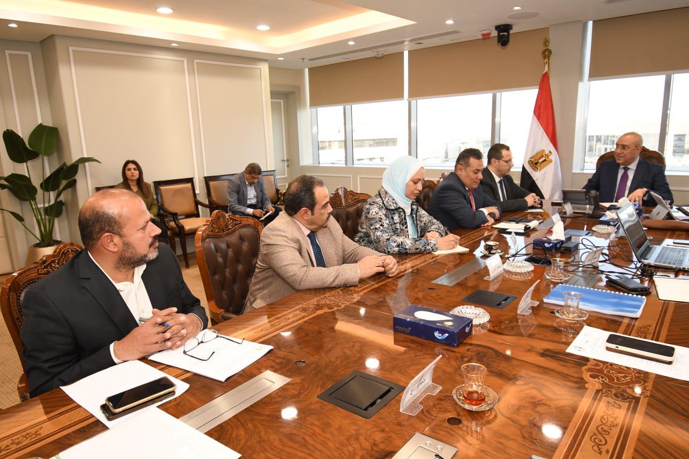 وزير الإسكان يتابع معدلات تنمية أراضى الساحل الشمالي الغربي