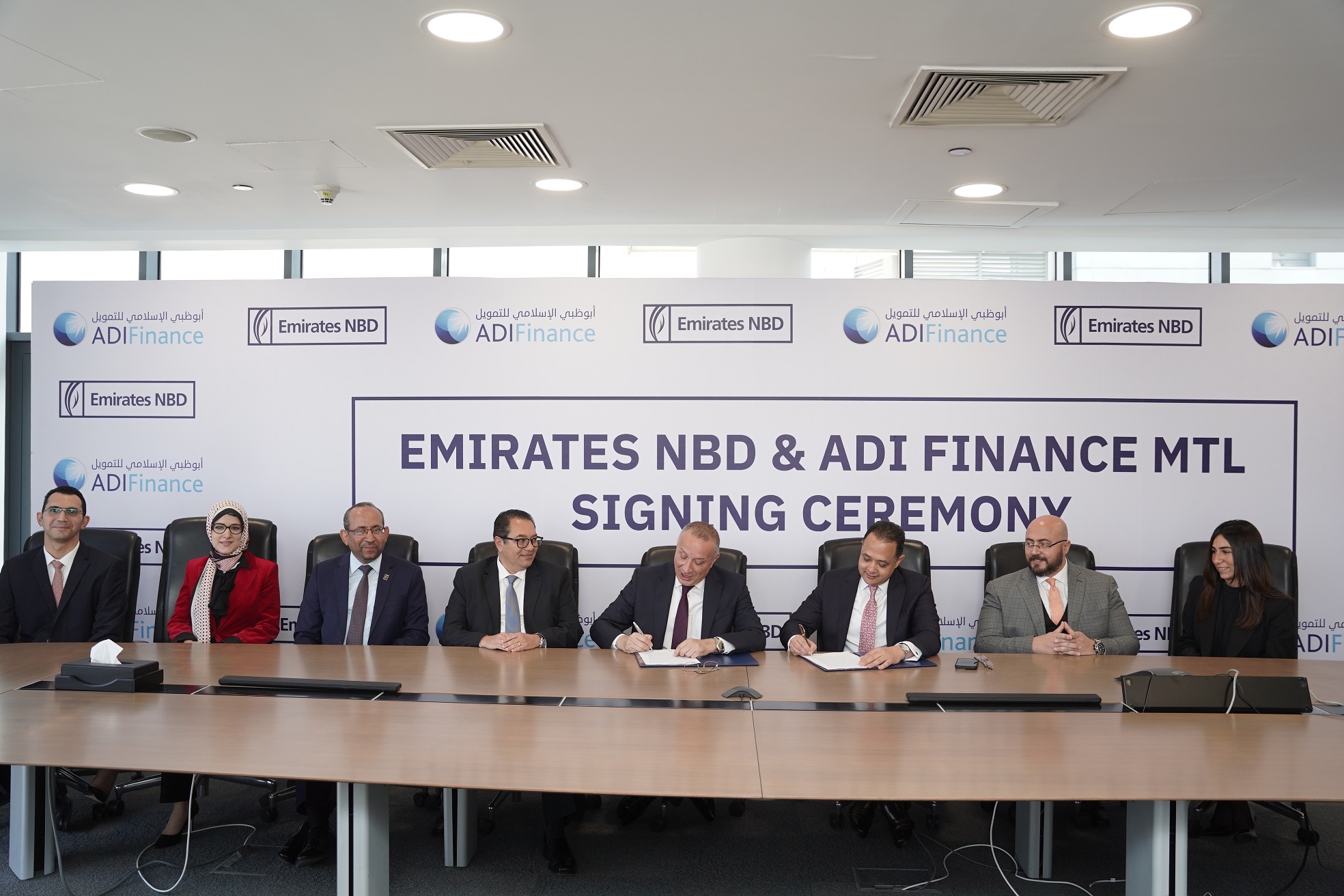بنك الإمارات دبي الوطني يوقع عقد قرض بـ 400 مليون جنيه مع شركة أبو ظبي الإسلامي