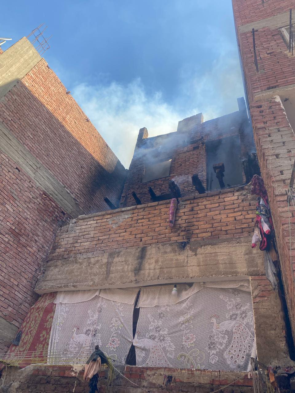 الأم كانت تعد لهم الطعام.. مصرع طفلتين في حريق شقة بـ المعصرة