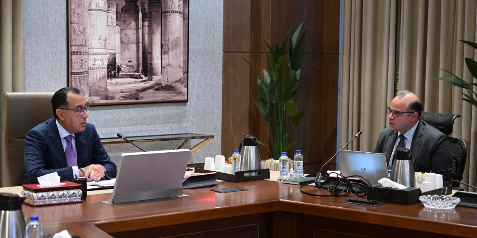 رئيس الوزراء يتابع مع رئيس هيئة الرقابة المالية جهود تطوير وتنمية القطاع المالي غير المصرفي