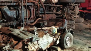 حادث مروع على طريق الإسكندرية – القاهرة الصحراوي يُودي بحياة 15 شخصًا وإصابة 7 آخرين