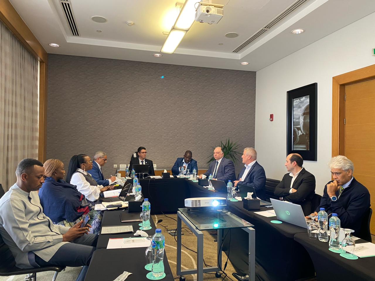 بدء فعاليات  اجتماعات ومؤتمر ومعرض المجلس الدولي للمطارات بالقاهرة و رئيس القابضة يتابع لجان العمل