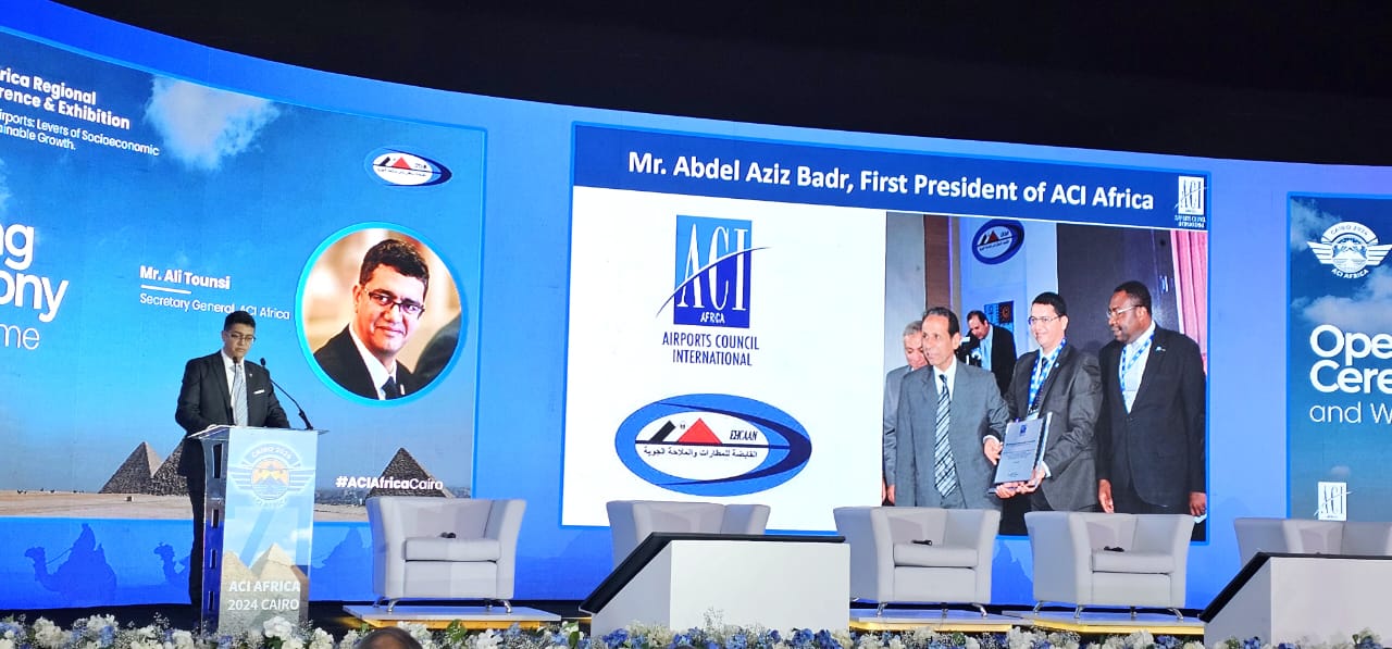  على تونسي الأمين العام للمجلس الدولي للمطارات: أول رئيس أفريقي للمجلس  كان من مصر عبد العزيز بدر  من 1991 إلى 1994