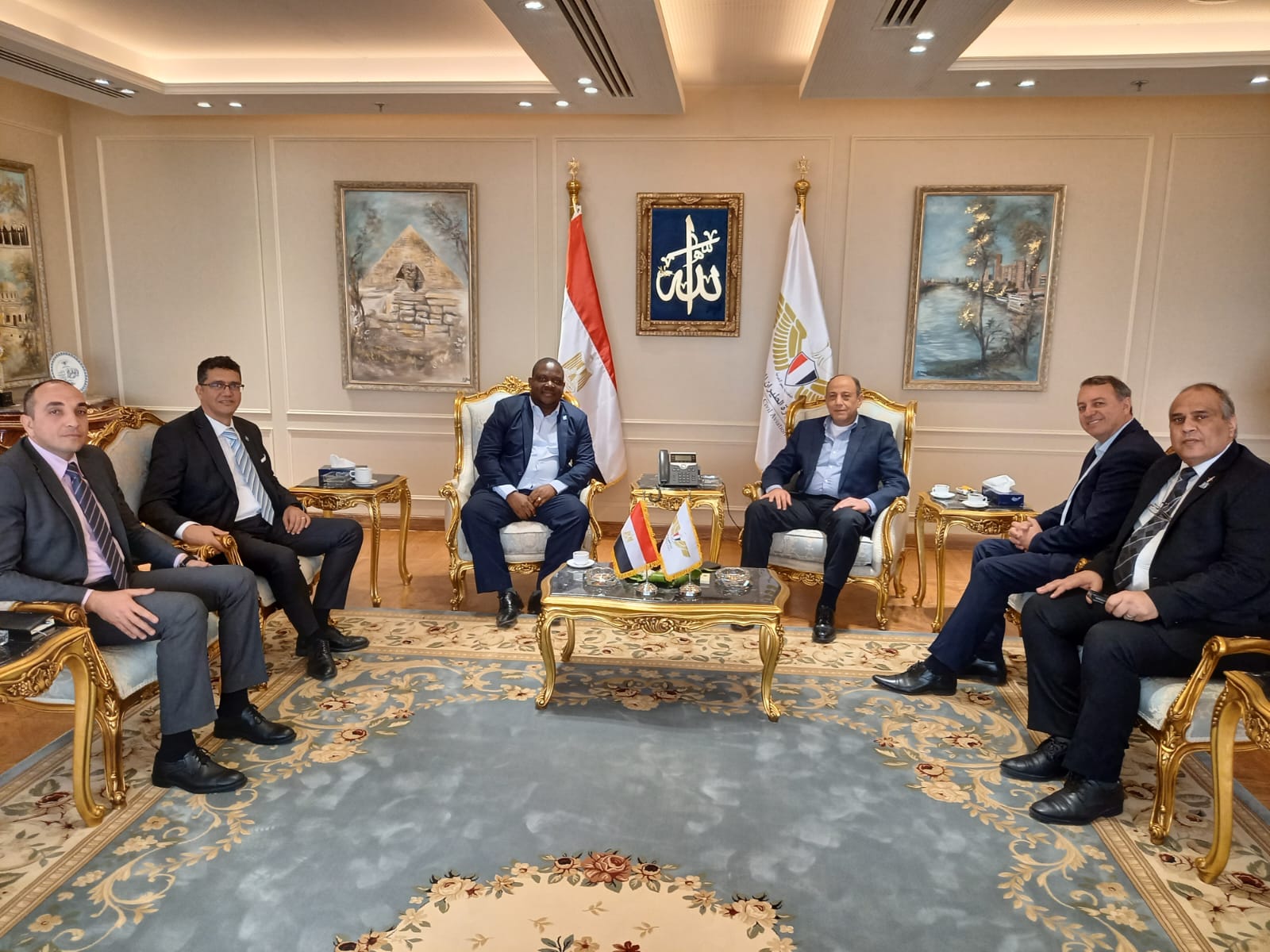 وزير الطيران المدني يلتقى بمدير عام المجلس الدولي للمطارات والأمين العام للمجلس ورئيس مجلس المطارات الإفريقية