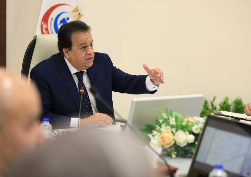 وزير الصحة يوجه بتشديد الرقابة على بنوك الدم والتأكد من الالتزام بمعايير الجودة والسلامة