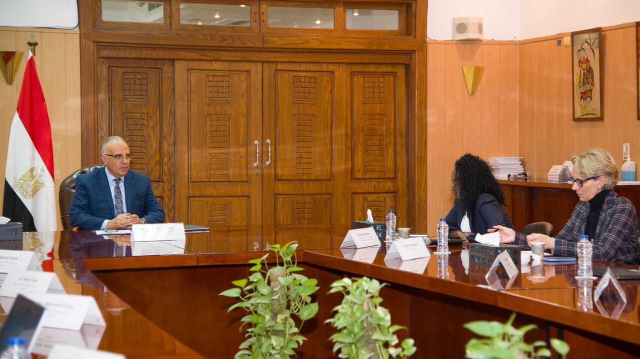 وزير الري يلتقي البنك الدولي لمتابعة مشروع “المرونة المناخية من خلال التحول الزراعي والغذائي”