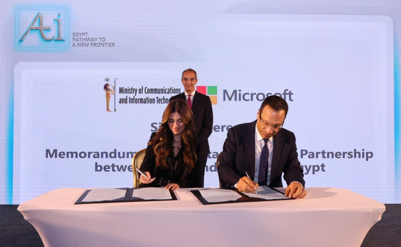 الدكتور عمرو طلعت يشهد توقيع مذكرة تفاهم بين وزارة الاتصالات وشركة مايكروسوفت