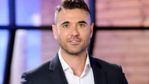 عمل بـ”الفنادق” قبل الفن.. أسرار عن حياة أحمد عز