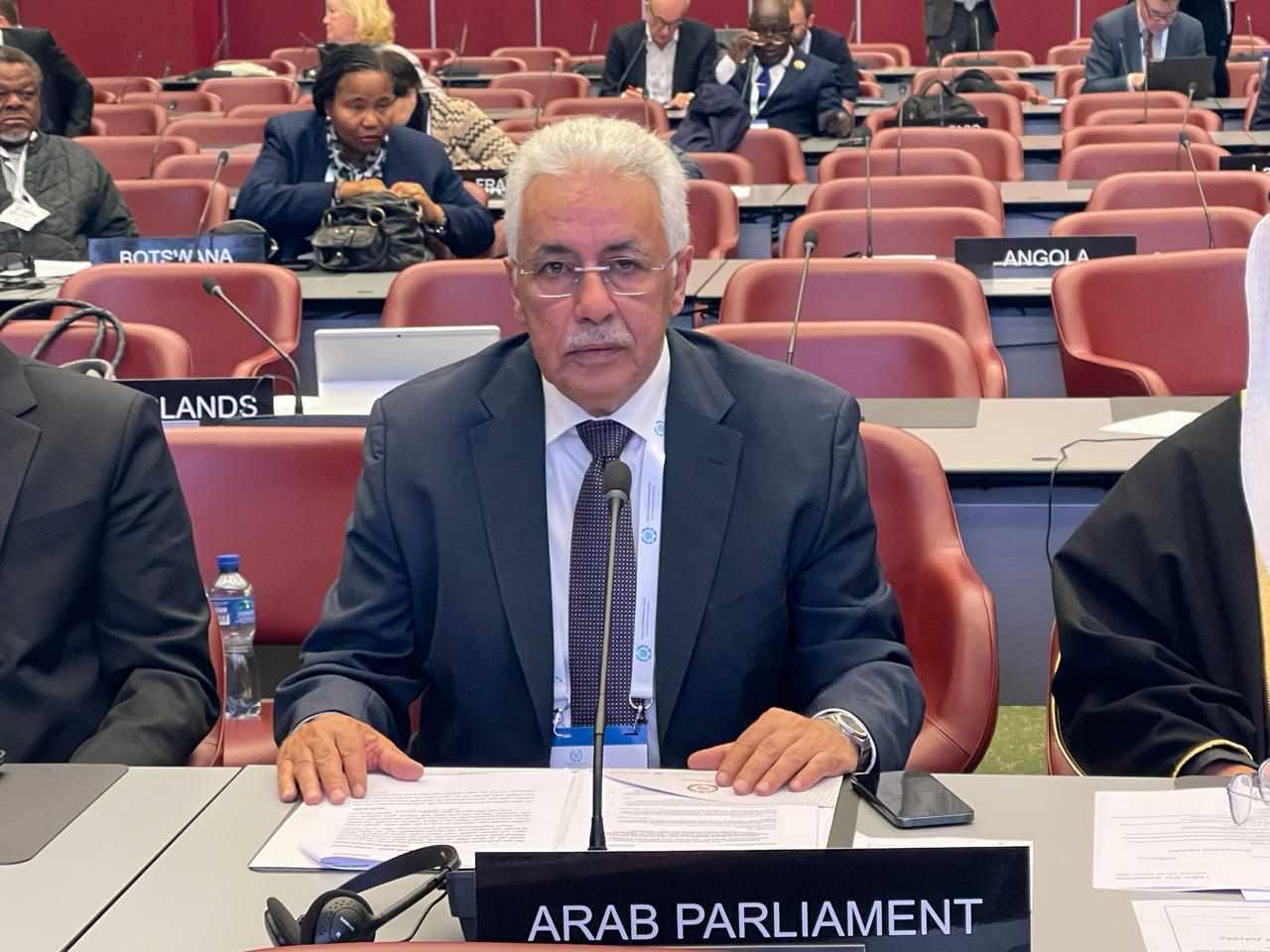 البرلمان العربي : ندعو إلى صك دولي ملزم لحظر الأسلحة الفتاكة بغزة