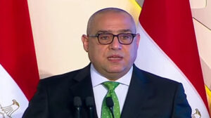 وزير الإسكان يهنئ جميع العاملين بحلول شهر رمضان المبارك